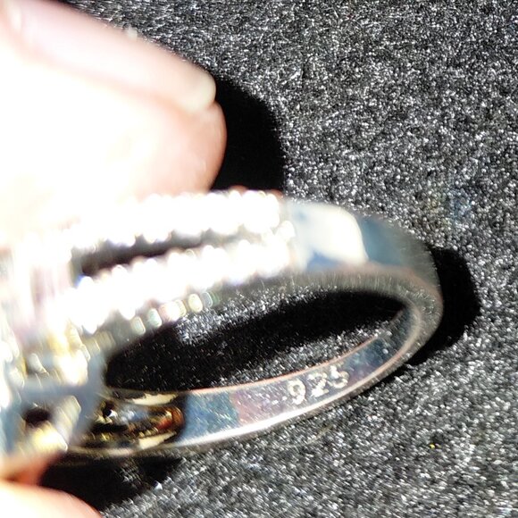 sapphire with surrounding zirconion diamonds set in 925 silver - Picture 3 of 3